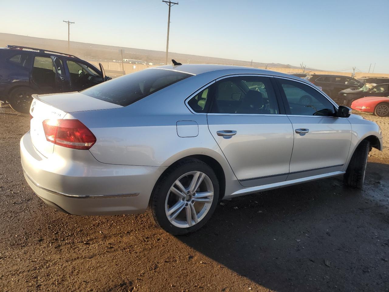2014 VOLKSWAGEN PASSAT SEL - Фото 3