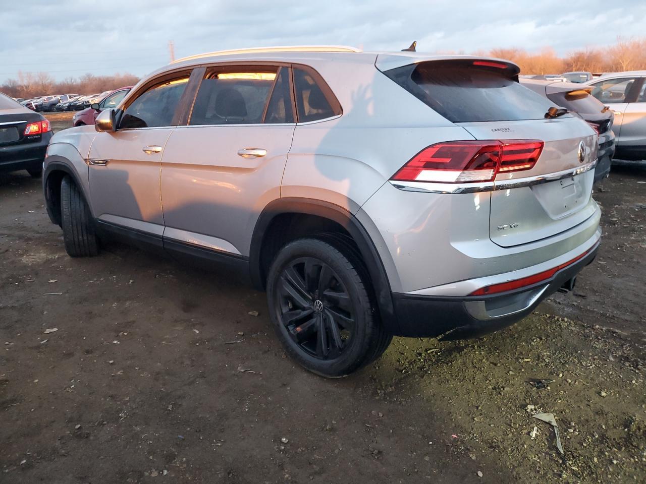2022 VOLKSWAGEN ATLAS CROS - Image 2