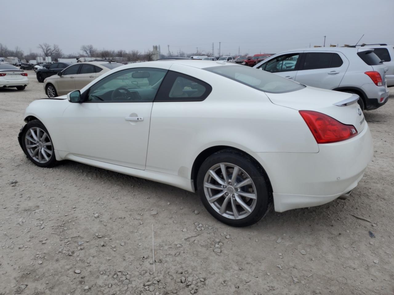 2011 INFINITI G37 - Фото 2