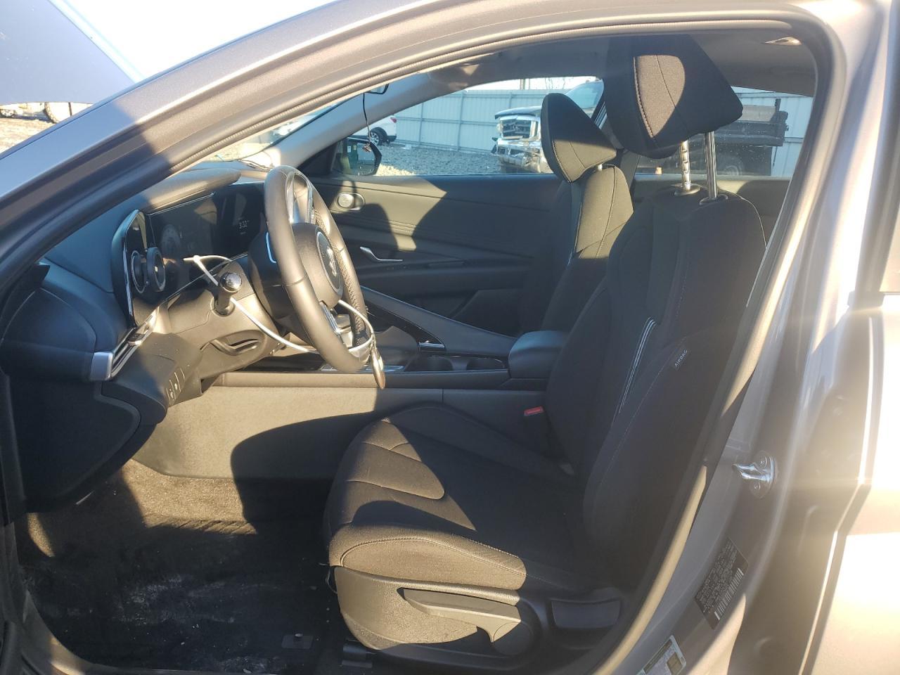 2024 HYUNDAI ELANTRA SE - Фото 7