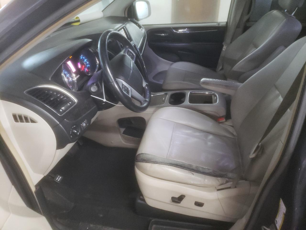 2014 CHRYSLER TOWN & COU - Image 7