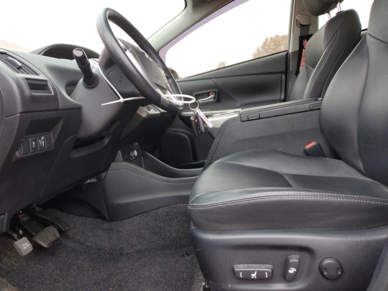 2015 TOYOTA PRIUS V - Image 7