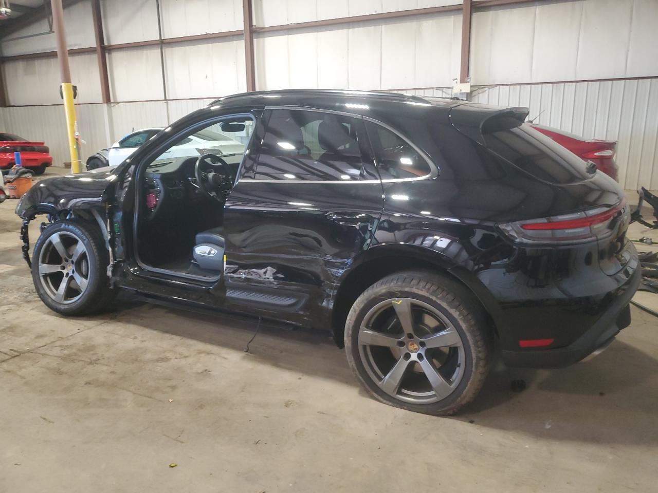 2023 PORSCHE MACAN BASE - Фото 2