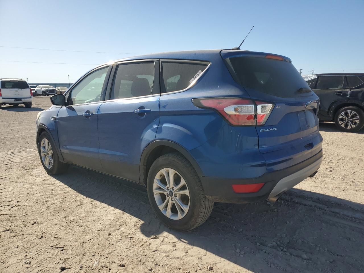 2017 FORD ESCAPE SE - Image 2