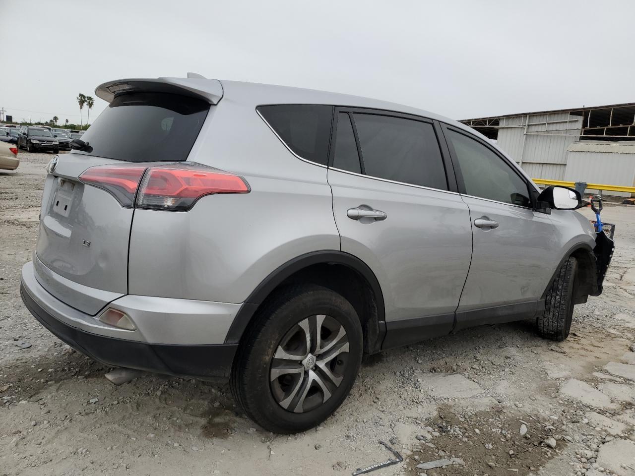 2018 TOYOTA RAV4 LE - Image 3