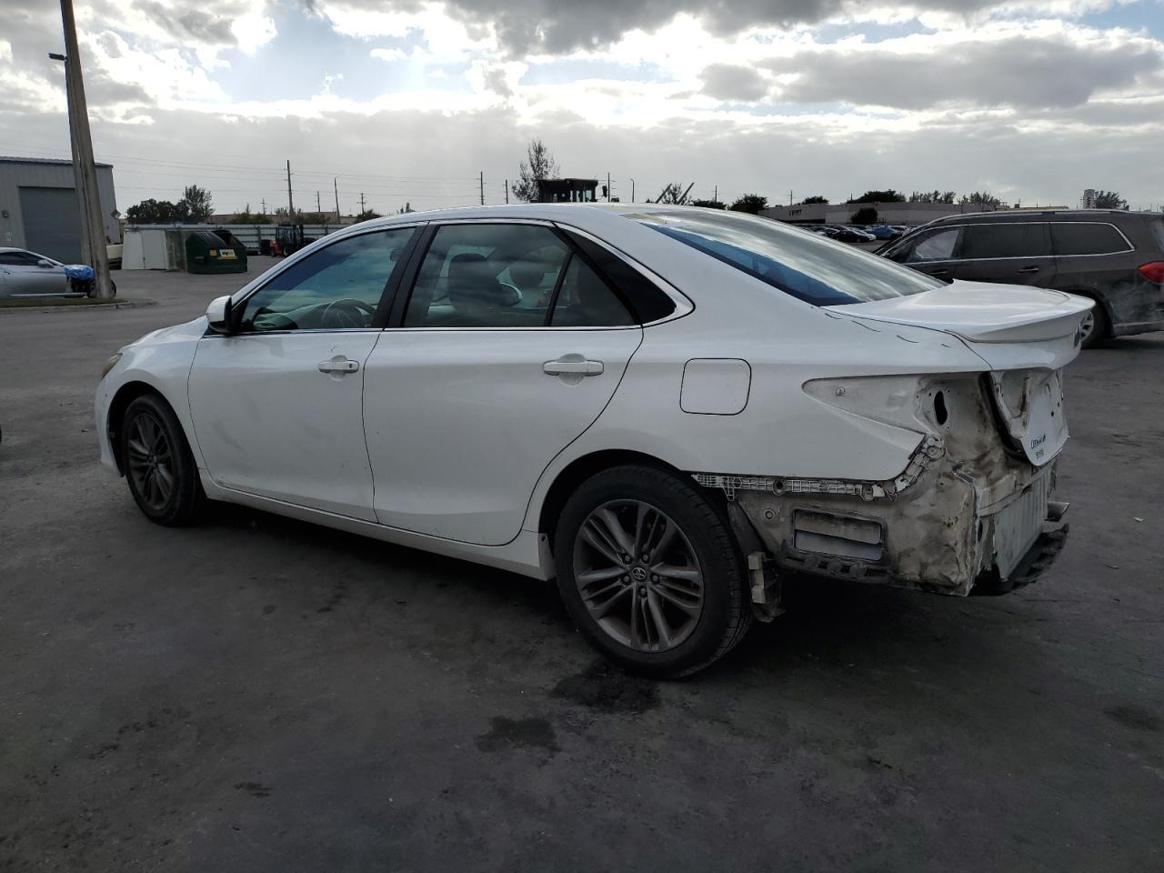 2017 TOYOTA CAMRY LE - Фото 2