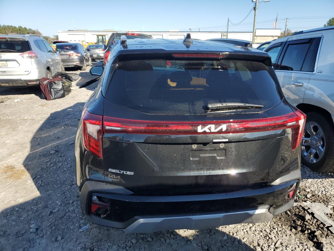 2024 KIA SELTOS EX - Image 6