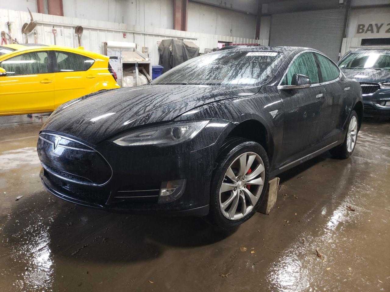 2015 TESLA MODEL S P8