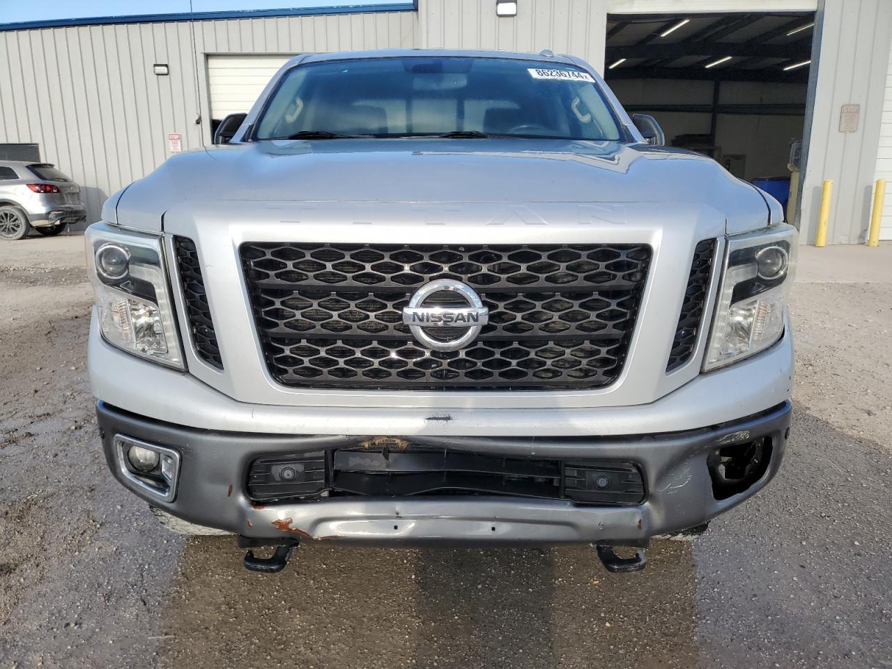 2017 NISSAN TITAN XD S - Фото 5