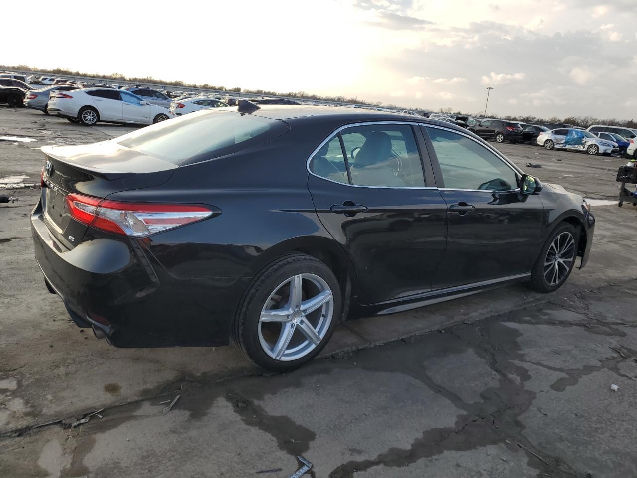 2020 TOYOTA CAMRY SE - Image 3