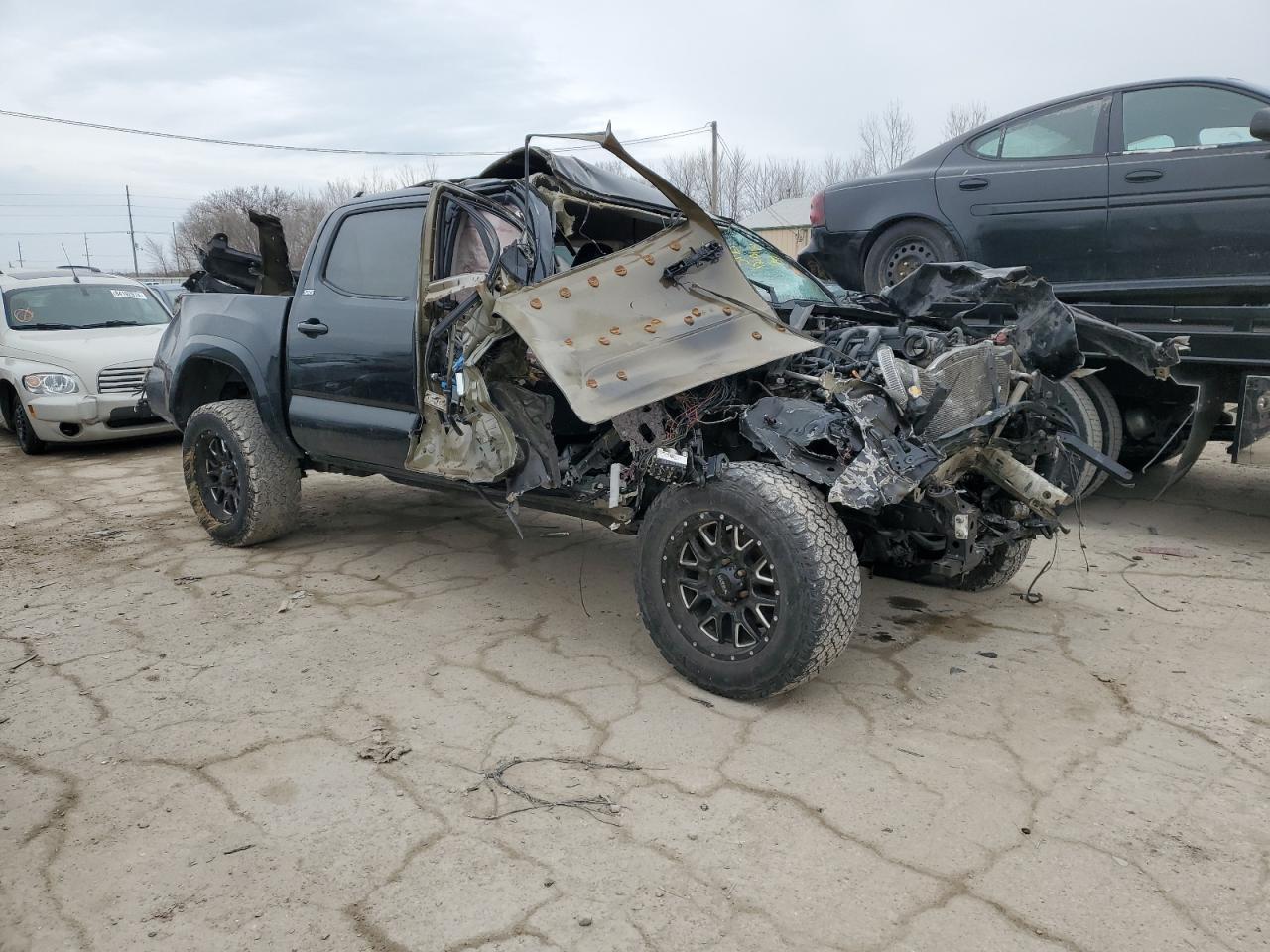 2017 TOYOTA TACOMA DOU - Фото 4