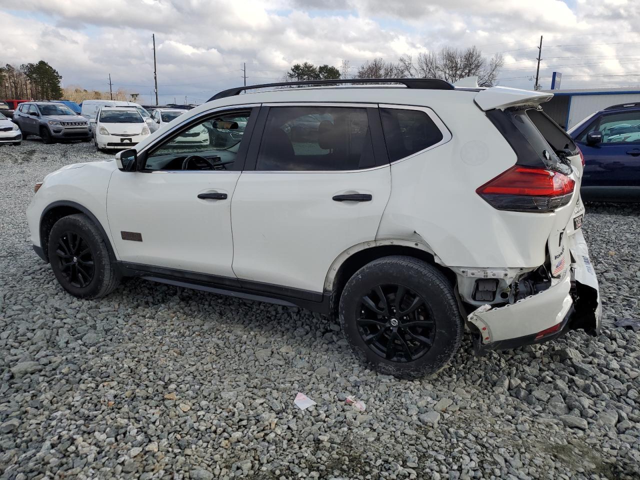 2017 NISSAN ROGUE SV - Фото 2