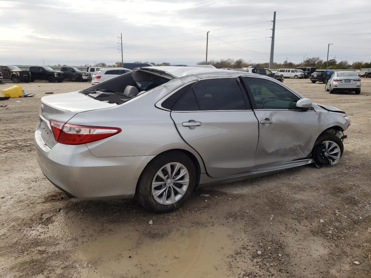2017 TOYOTA CAMRY LE - Image 3