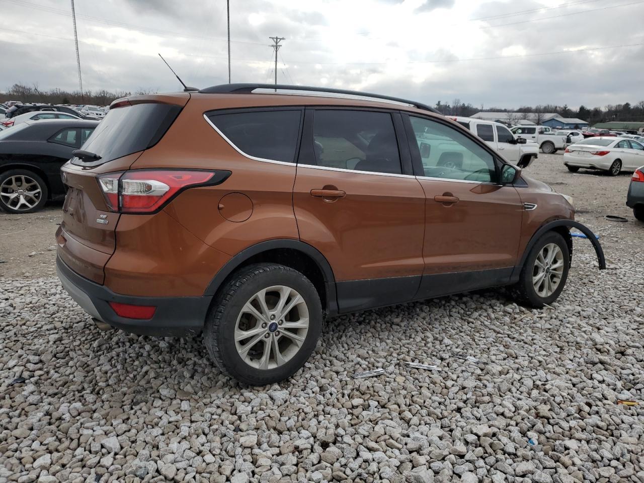 2017 FORD ESCAPE SE - Image 3