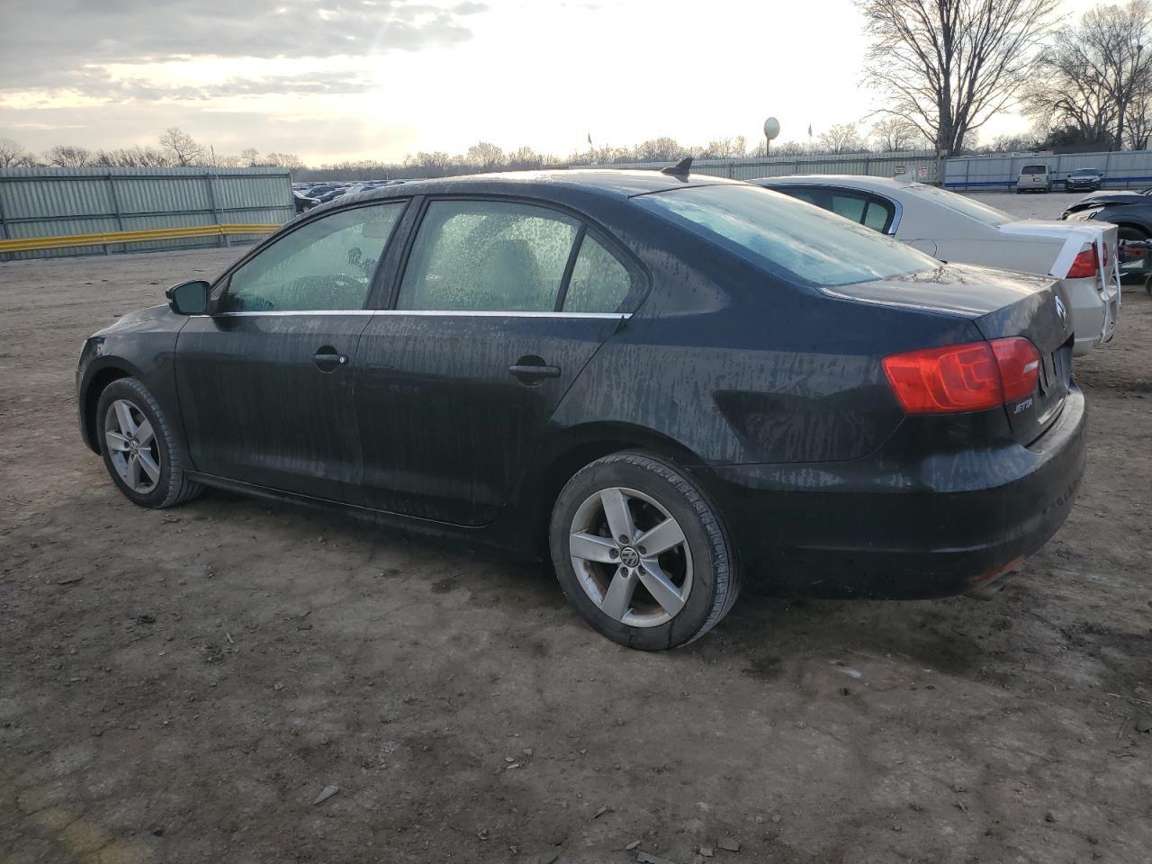 2013 VOLKSWAGEN JETTA TDI - Image 2