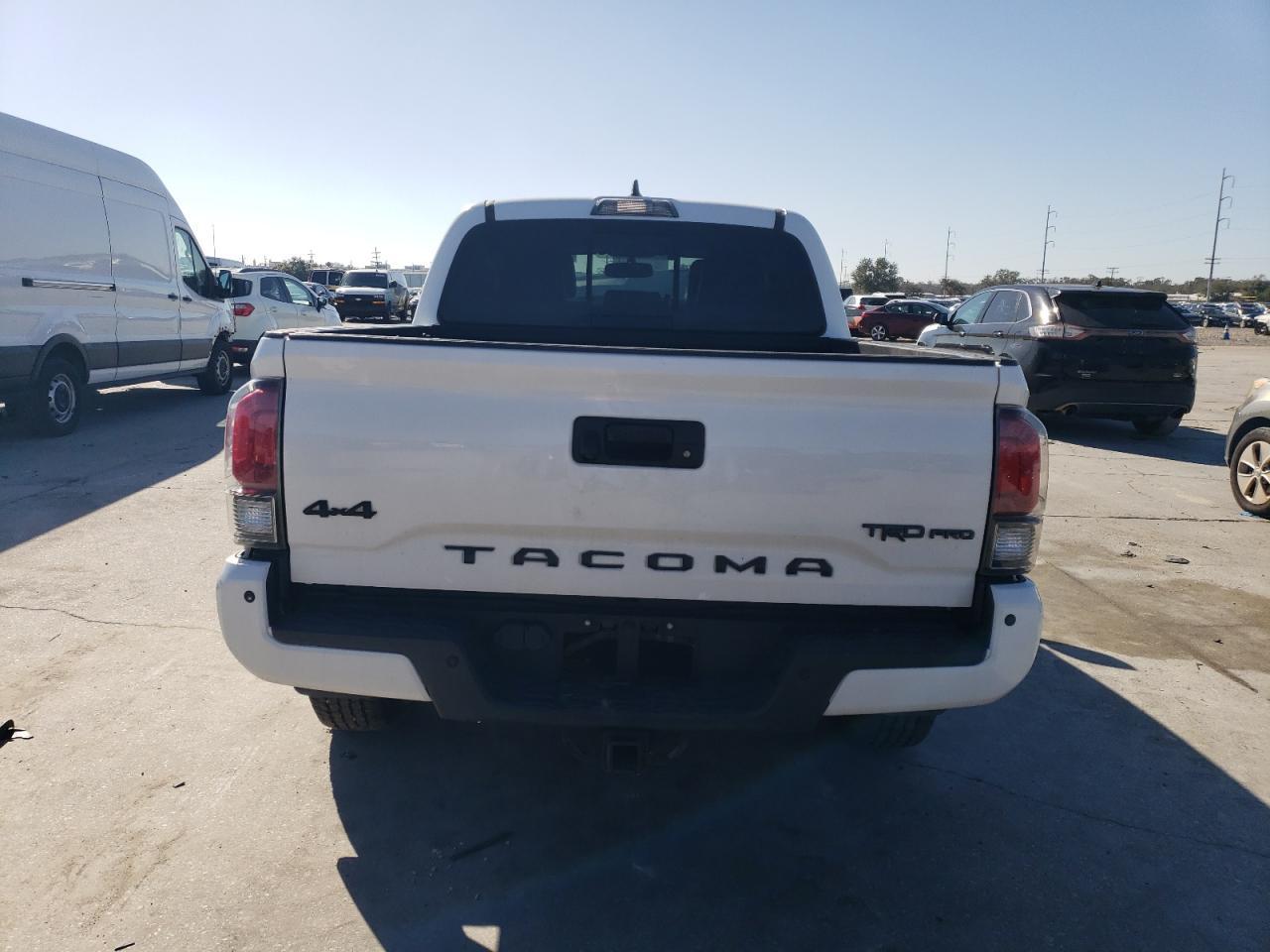 2017 TOYOTA TACOMA DOU - Фото 6