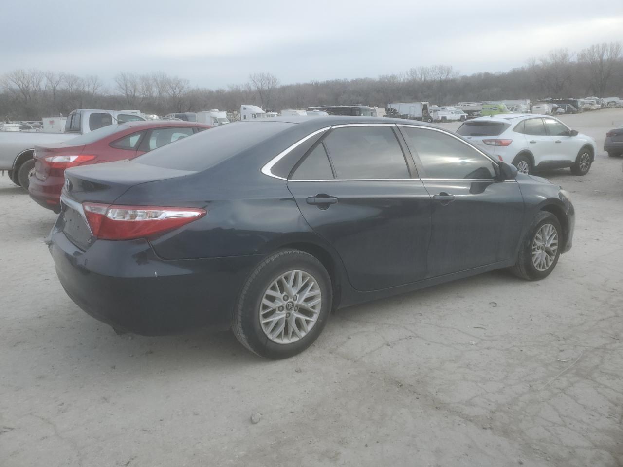 2016 TOYOTA CAMRY LE - Фото 3