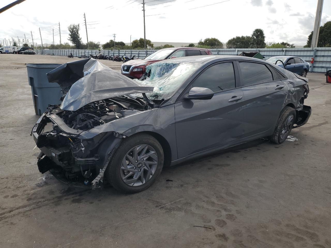2024 HYUNDAI ELANTRA SE