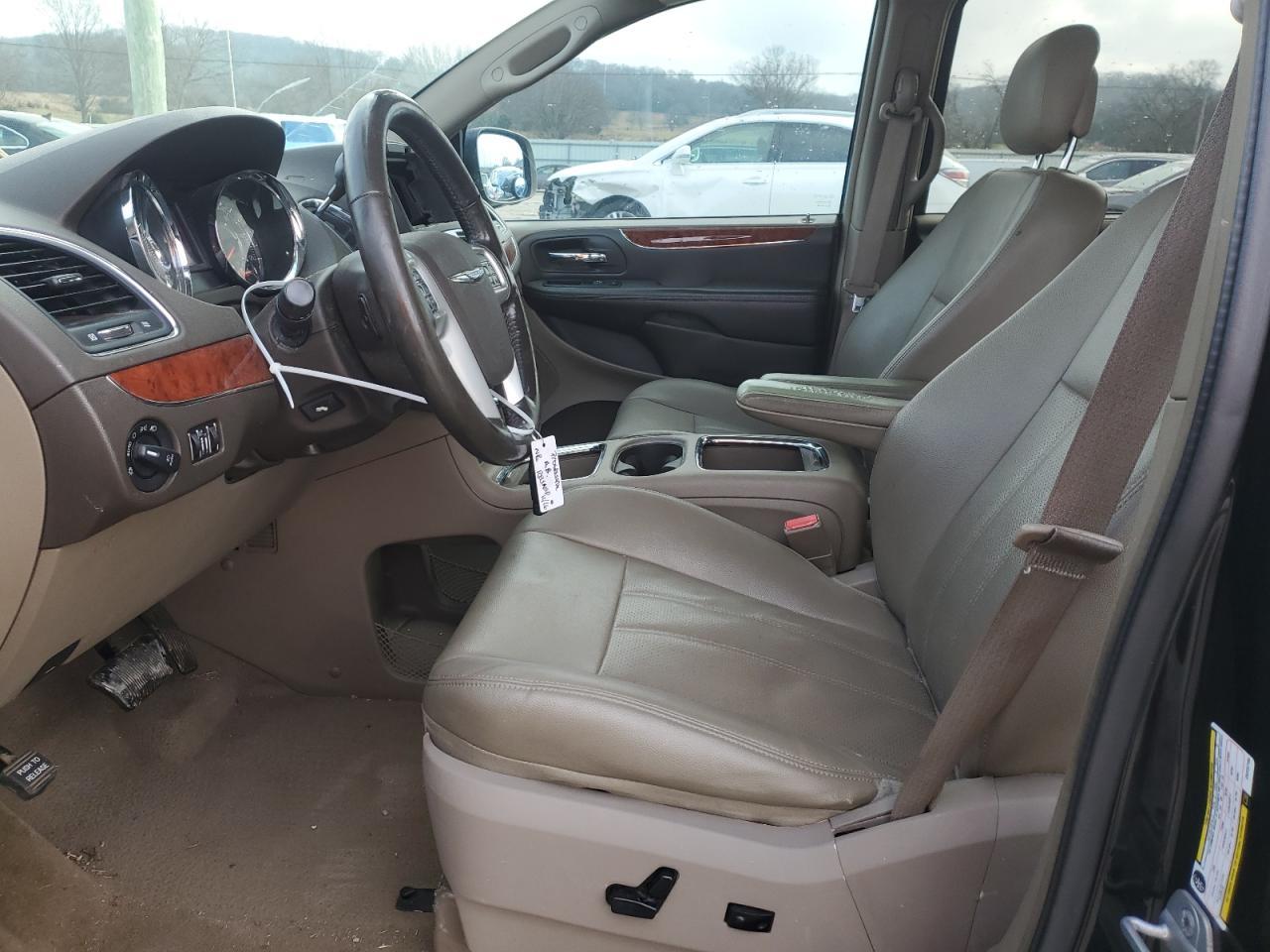 2014 CHRYSLER TOWN & COU - Image 7