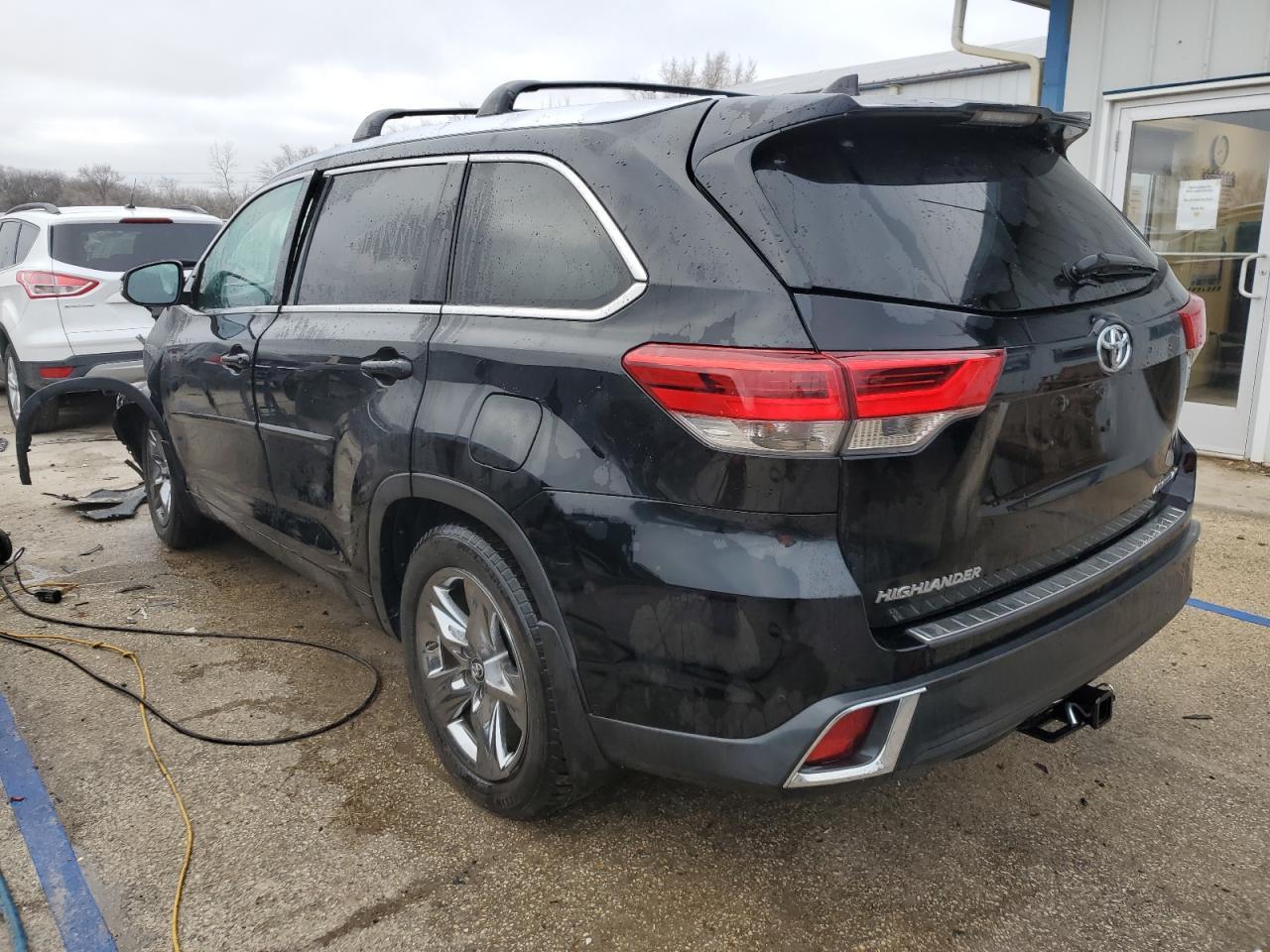 2019 TOYOTA HIGHLANDER - Image 2