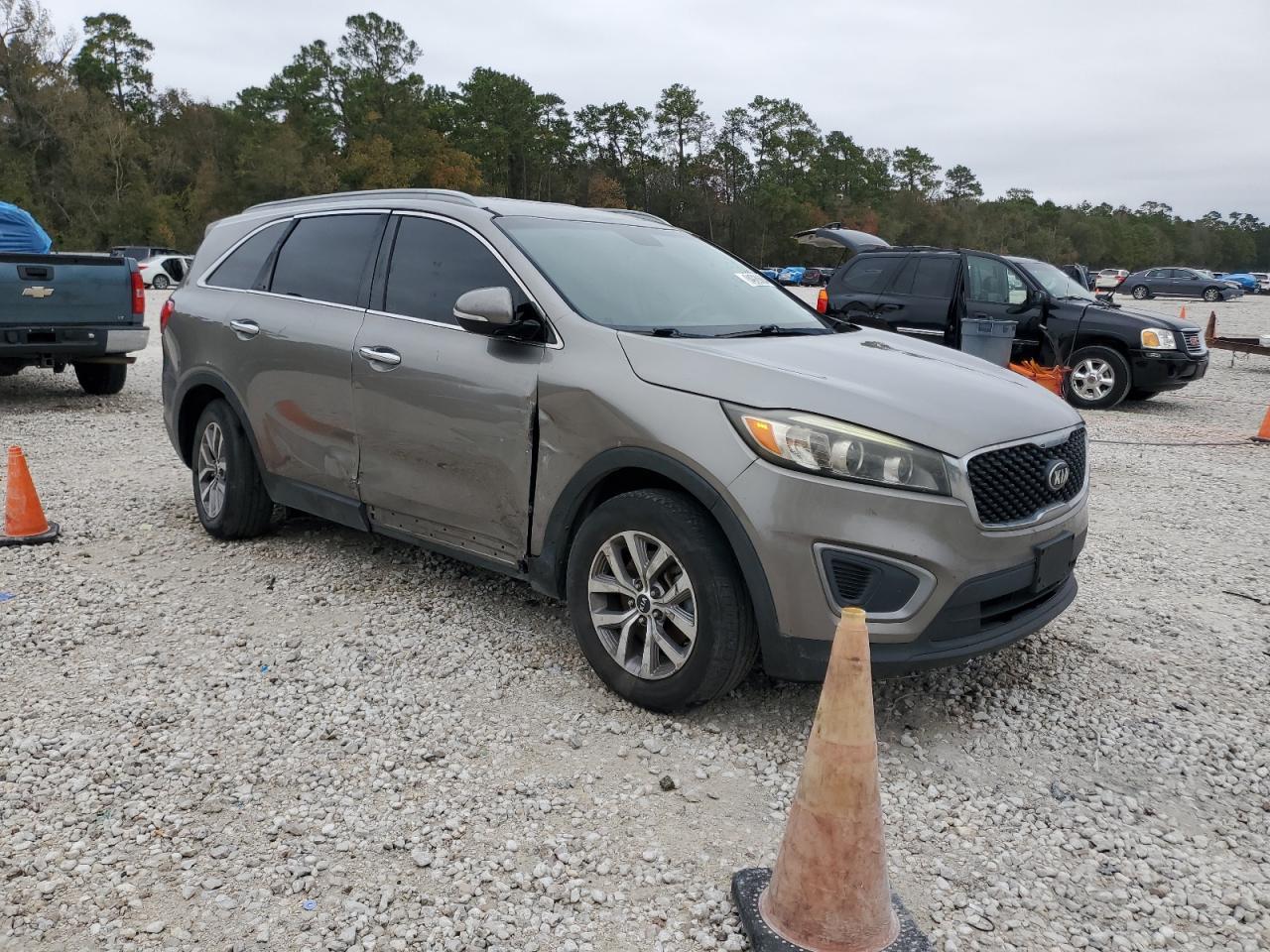 2016 KIA SORENTO LX - Image 4