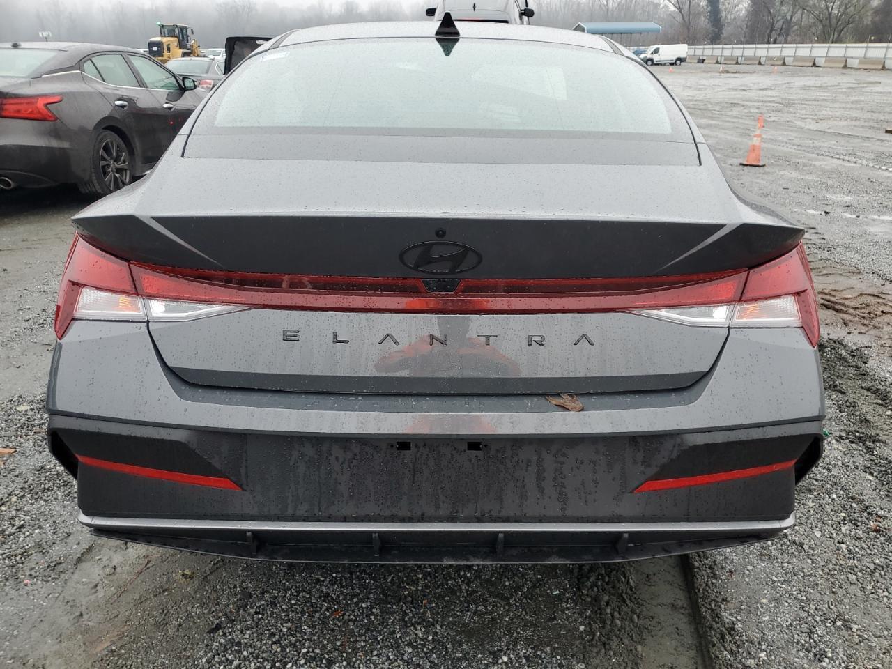 2024 HYUNDAI ELANTRA SE - Image 6