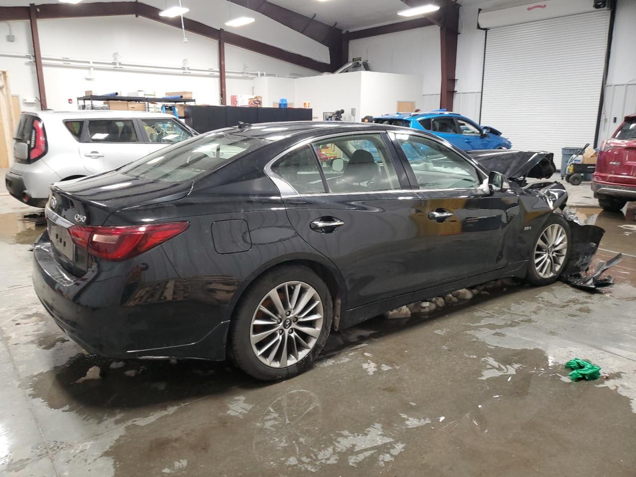 2018 INFINITI Q50 LUXE - Image 3