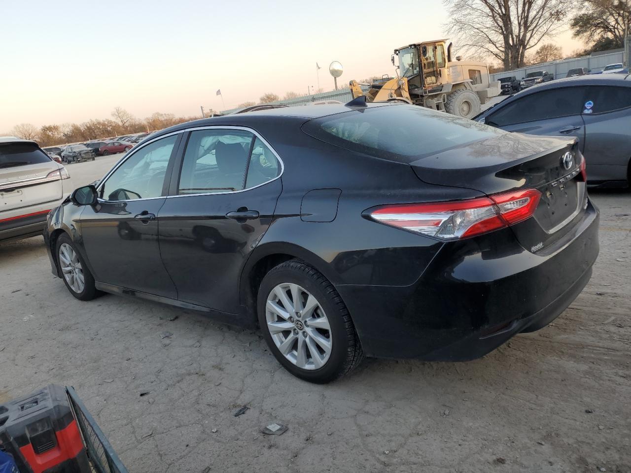 2020 TOYOTA CAMRY LE - Фото 2