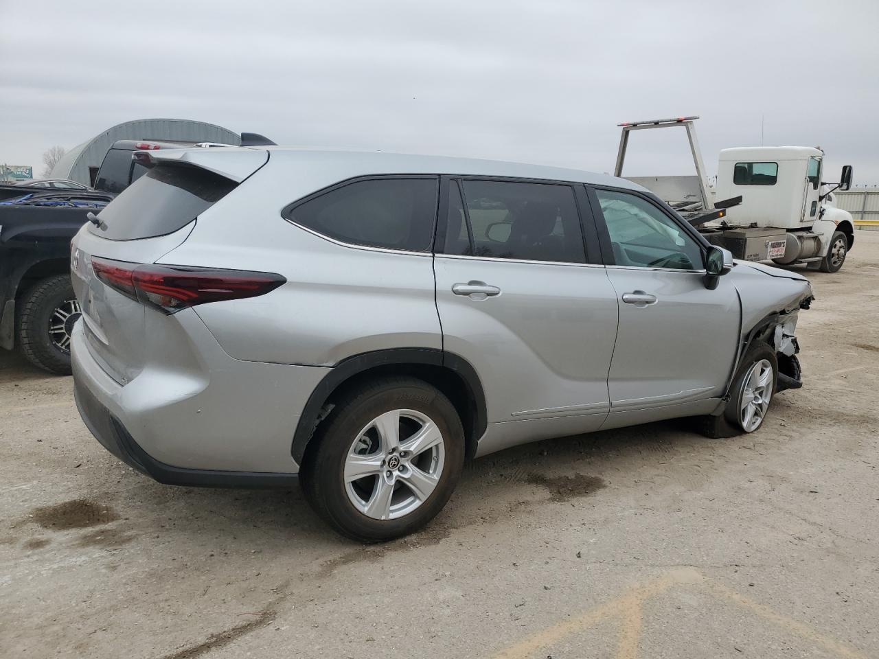 2024 TOYOTA HIGHLANDER - Image 3