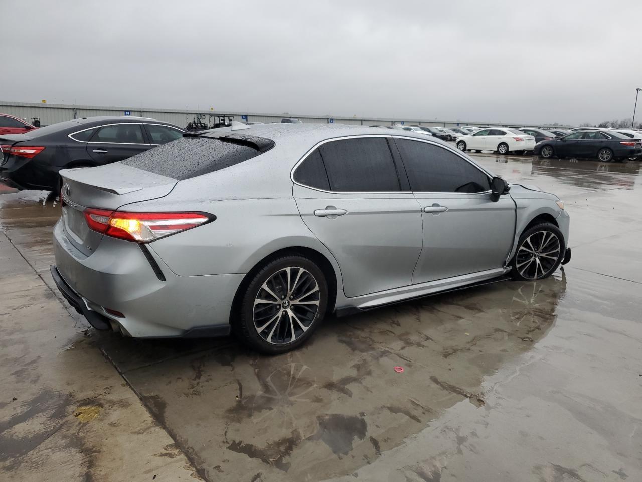 2020 TOYOTA CAMRY SE - Image 3