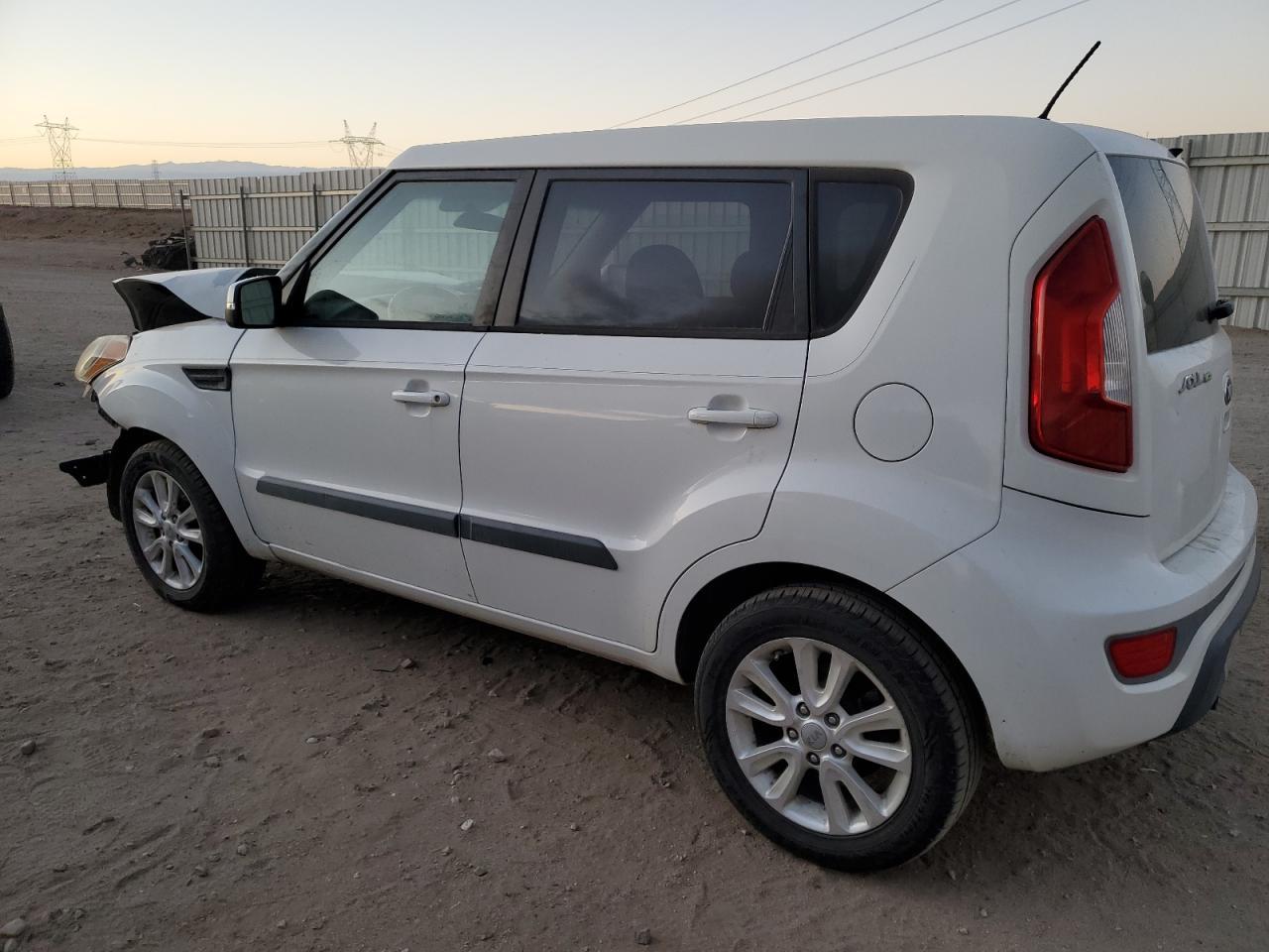 2013 KIA SOUL + - Image 2