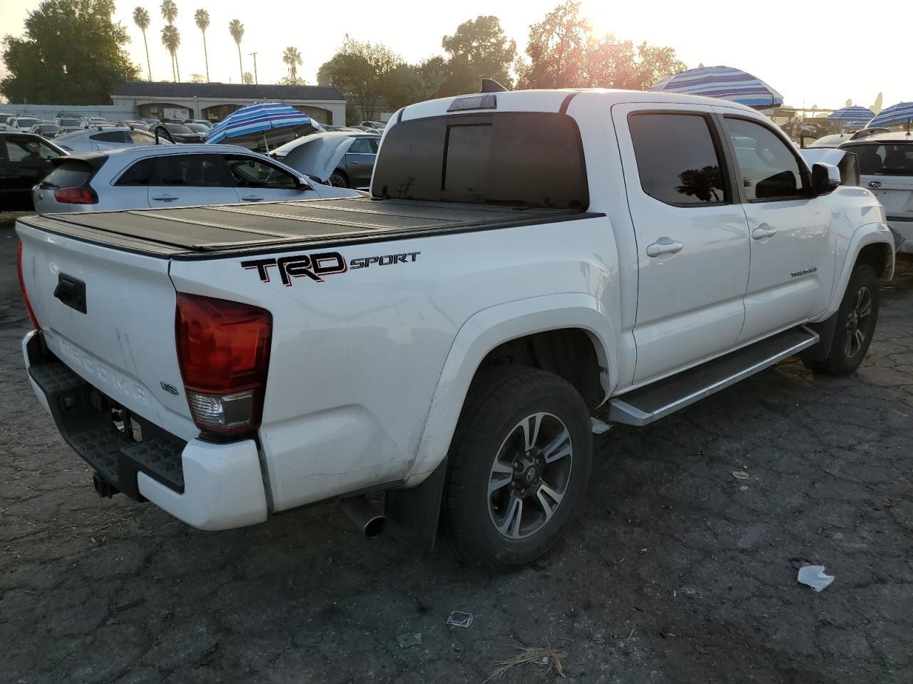 2017 TOYOTA TACOMA DOU - Фото 3