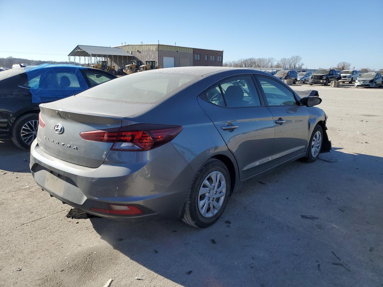2019 HYUNDAI ELANTRA SE - Фото 3