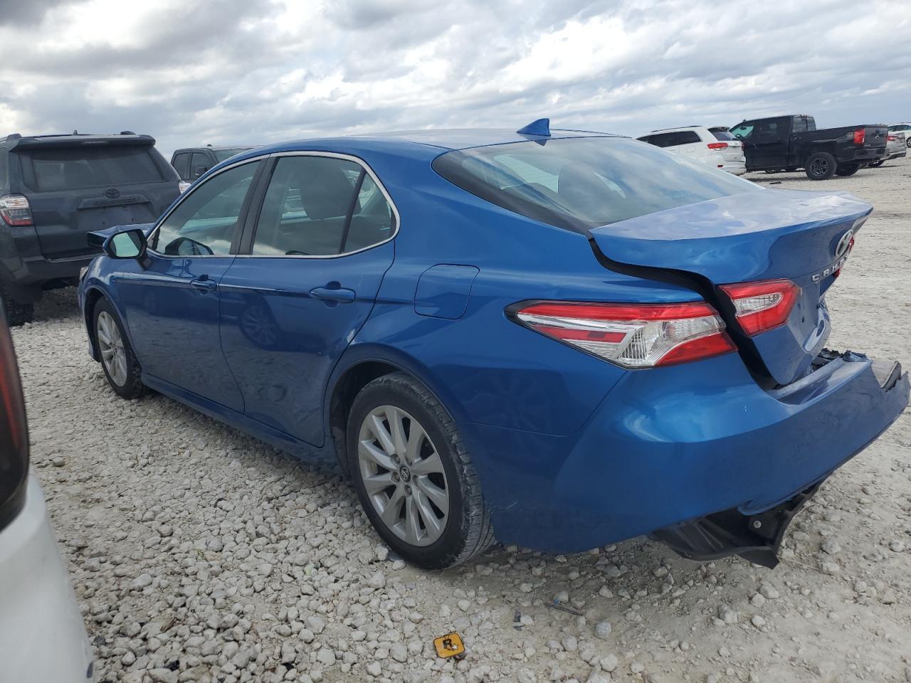 2020 TOYOTA CAMRY LE - Фото 2