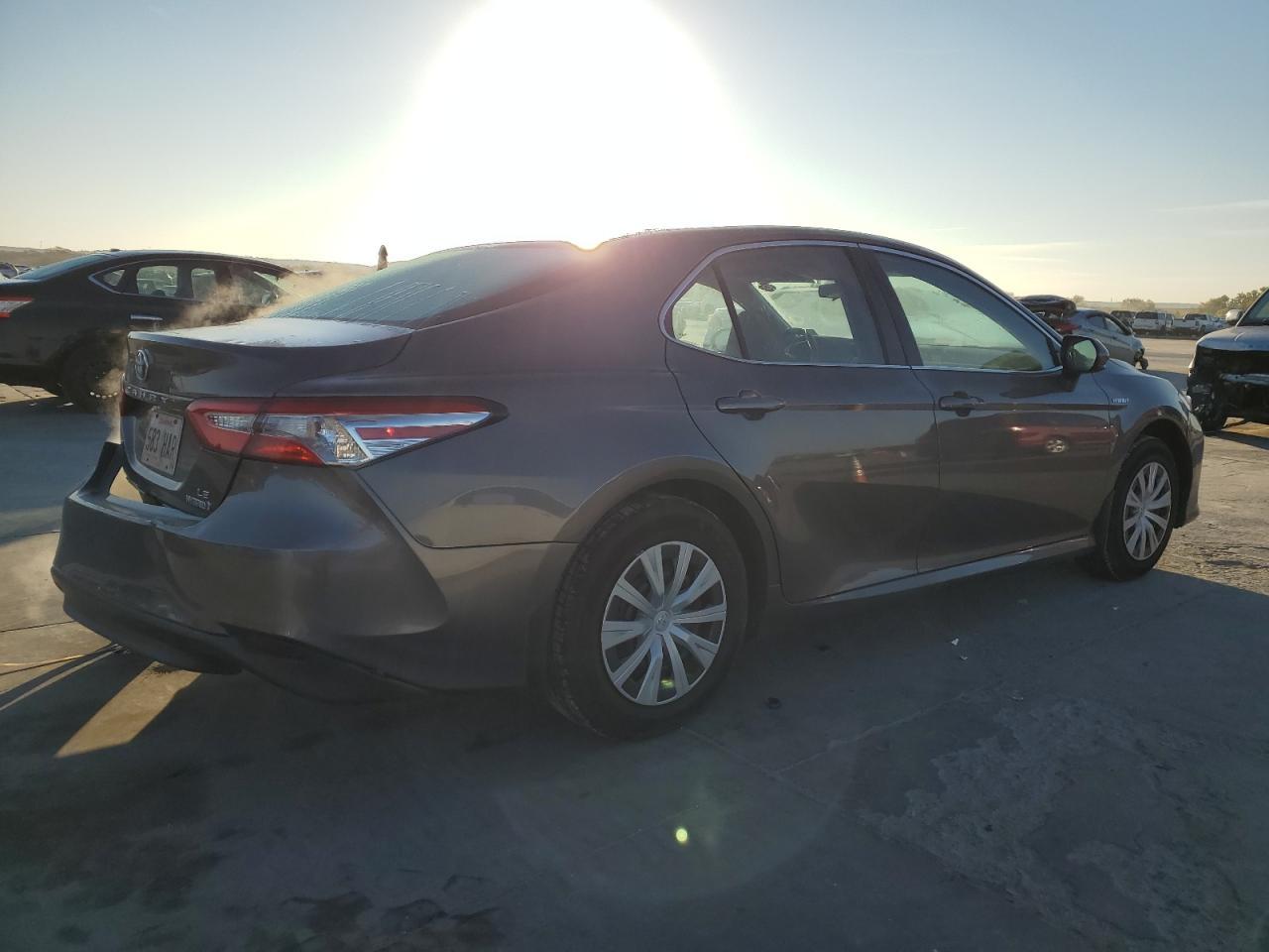 2018 TOYOTA CAMRY LE - Фото 3