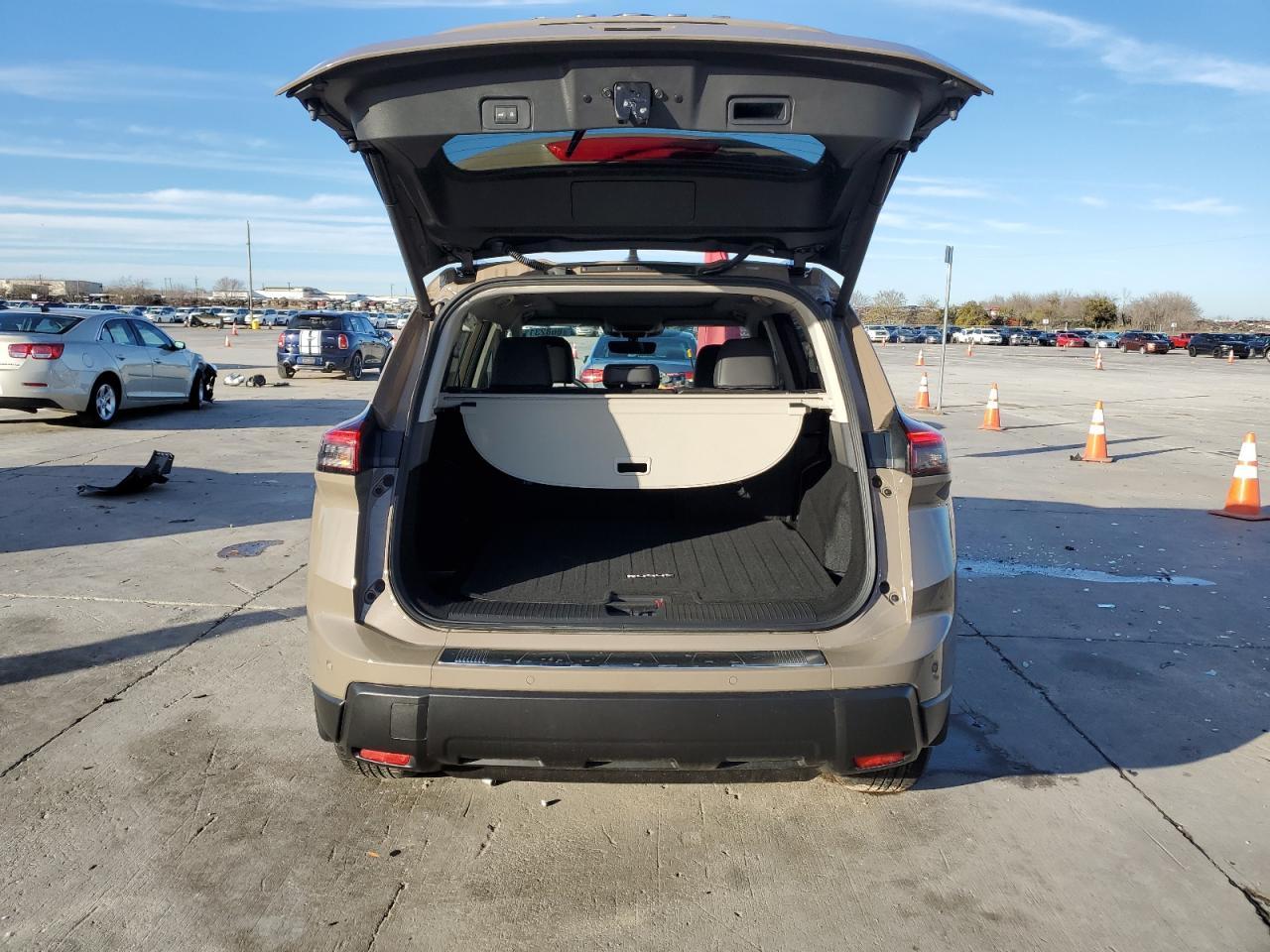 2024 NISSAN ROGUE SV - Image 6