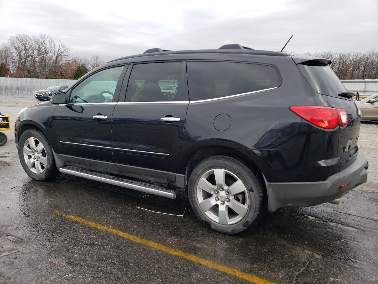 2012 CHEVROLET TRAVERSE L - Image 2
