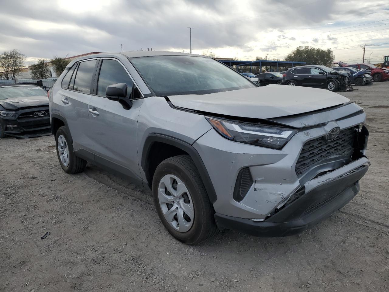 2023 TOYOTA RAV4 LE - Фото 4