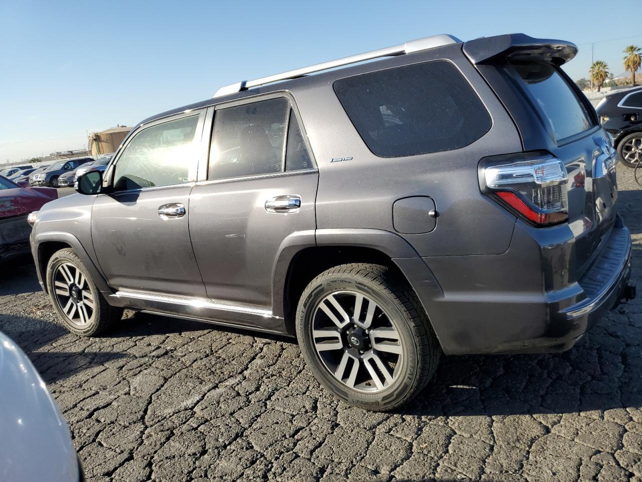 2020 TOYOTA 4RUNNER SR - Фото 2