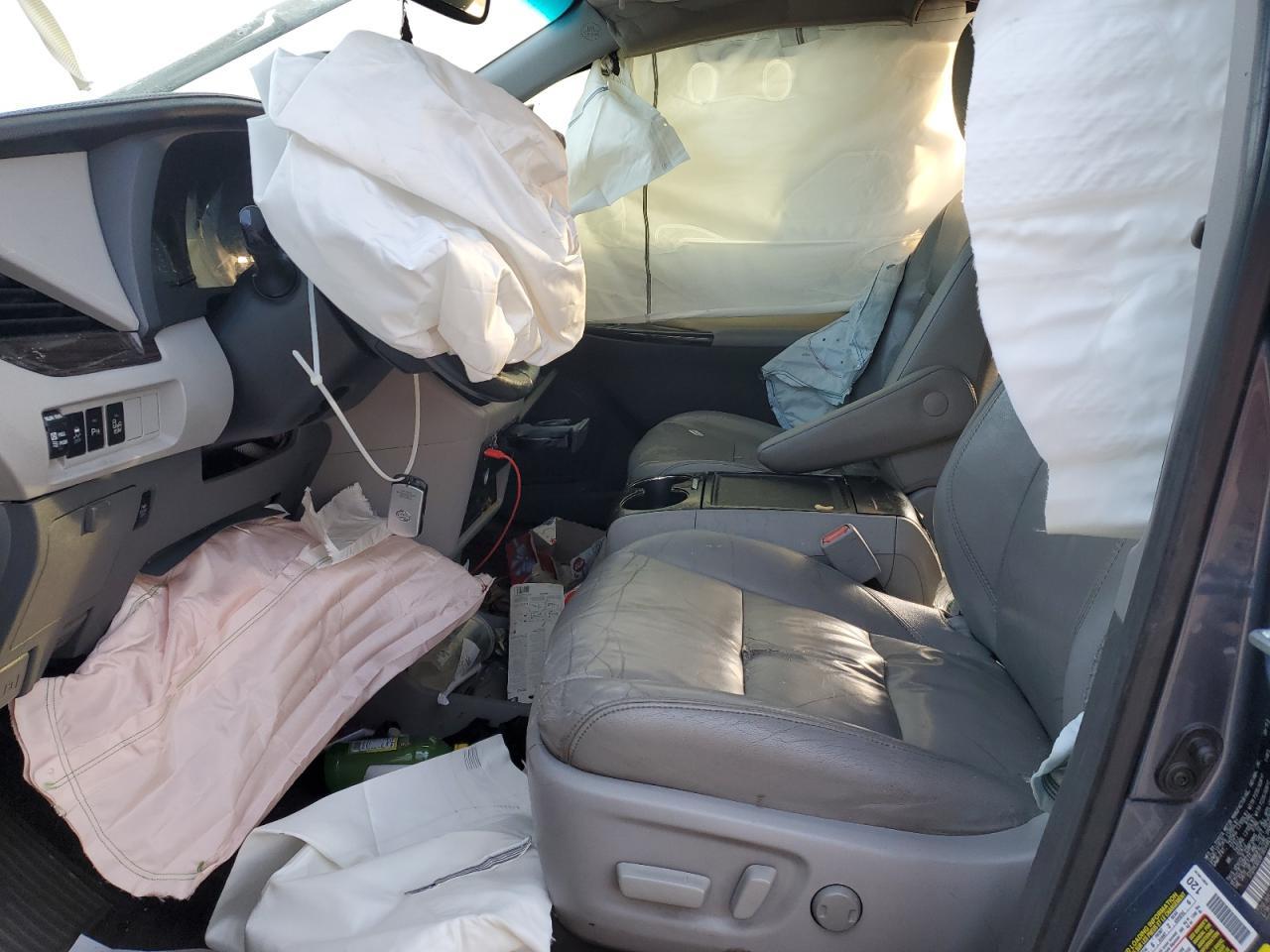 2015 TOYOTA SIENNA XLE - Фото 7