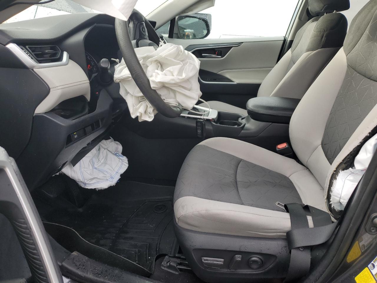 2020 TOYOTA RAV4 XLE - Image 7