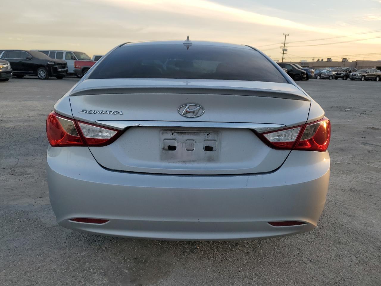 2013 HYUNDAI SONATA GLS - Image 6