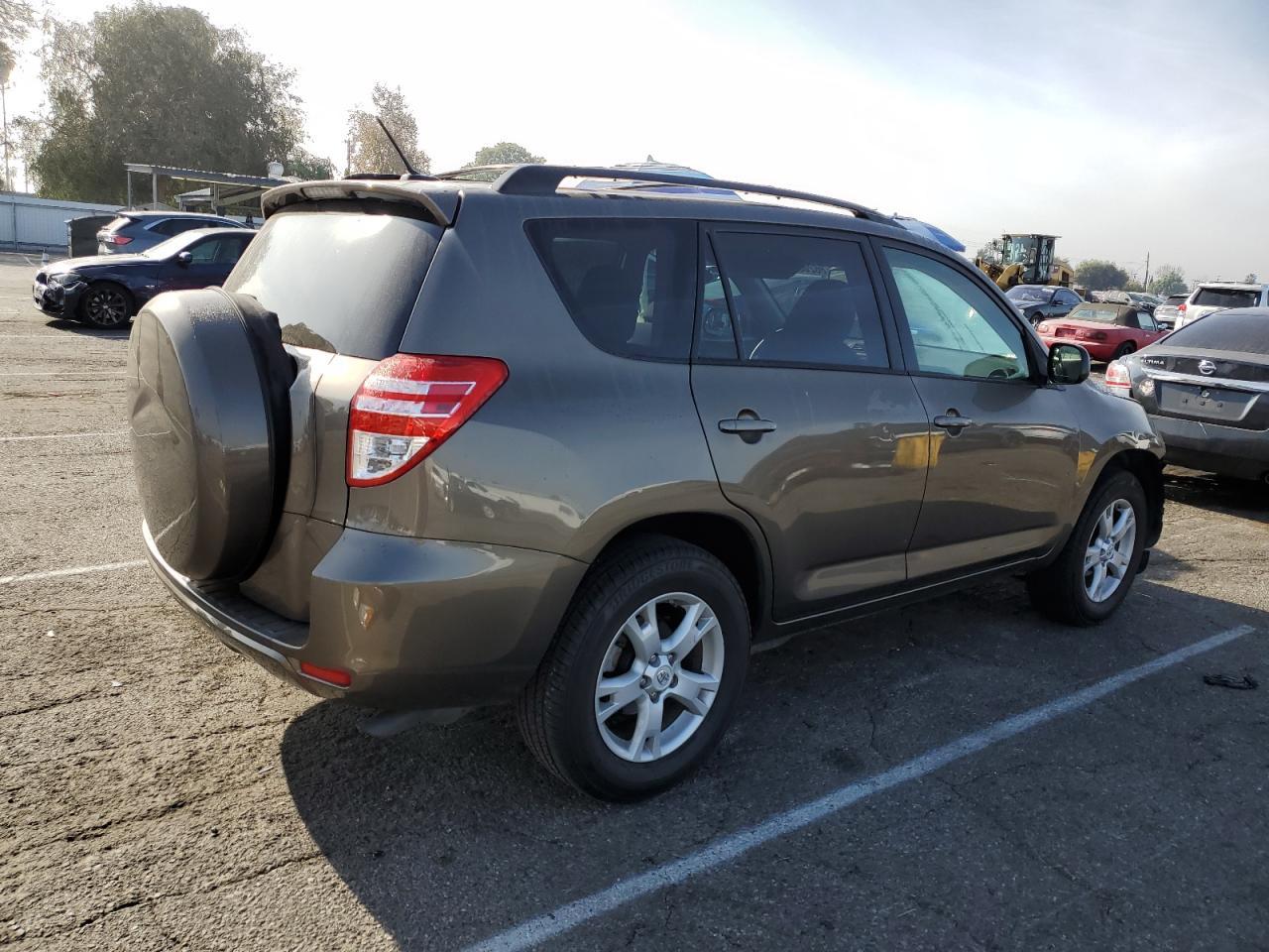 2011 TOYOTA RAV4 - Фото 3