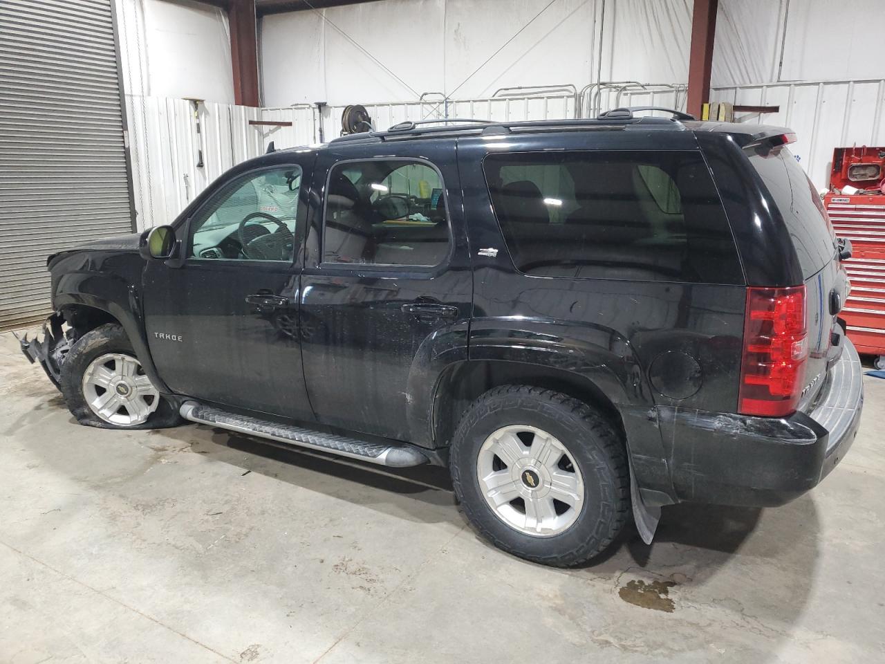 2011 CHEVROLET TAHOE K150 - Фото 2