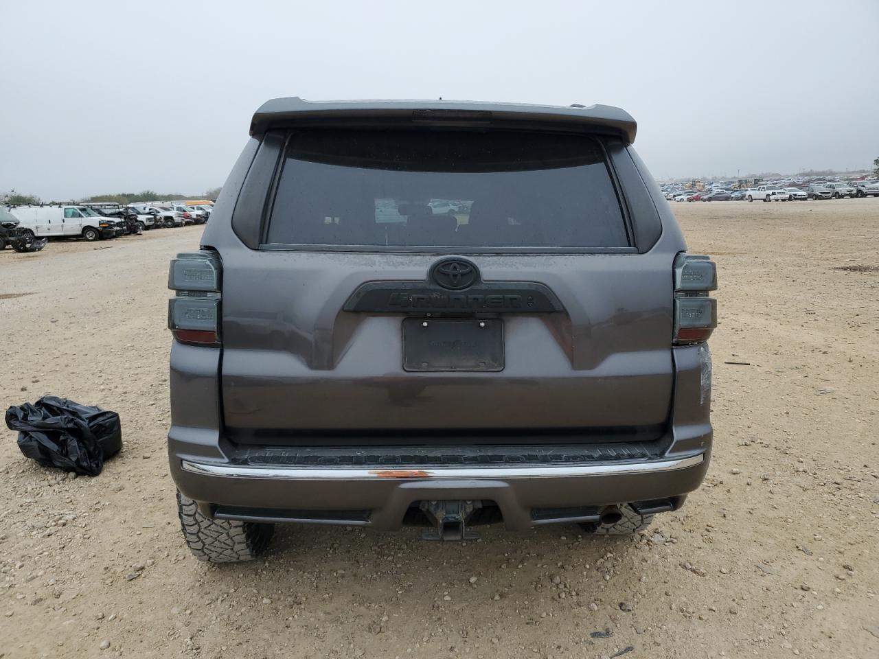 2011 TOYOTA 4RUNNER SR - Image 6