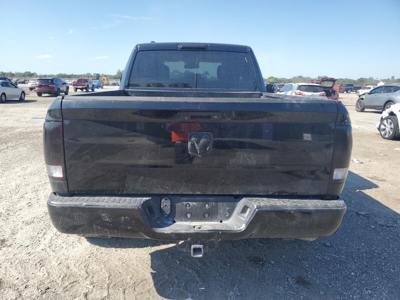 2018 RAM 1500 ST - Image 6