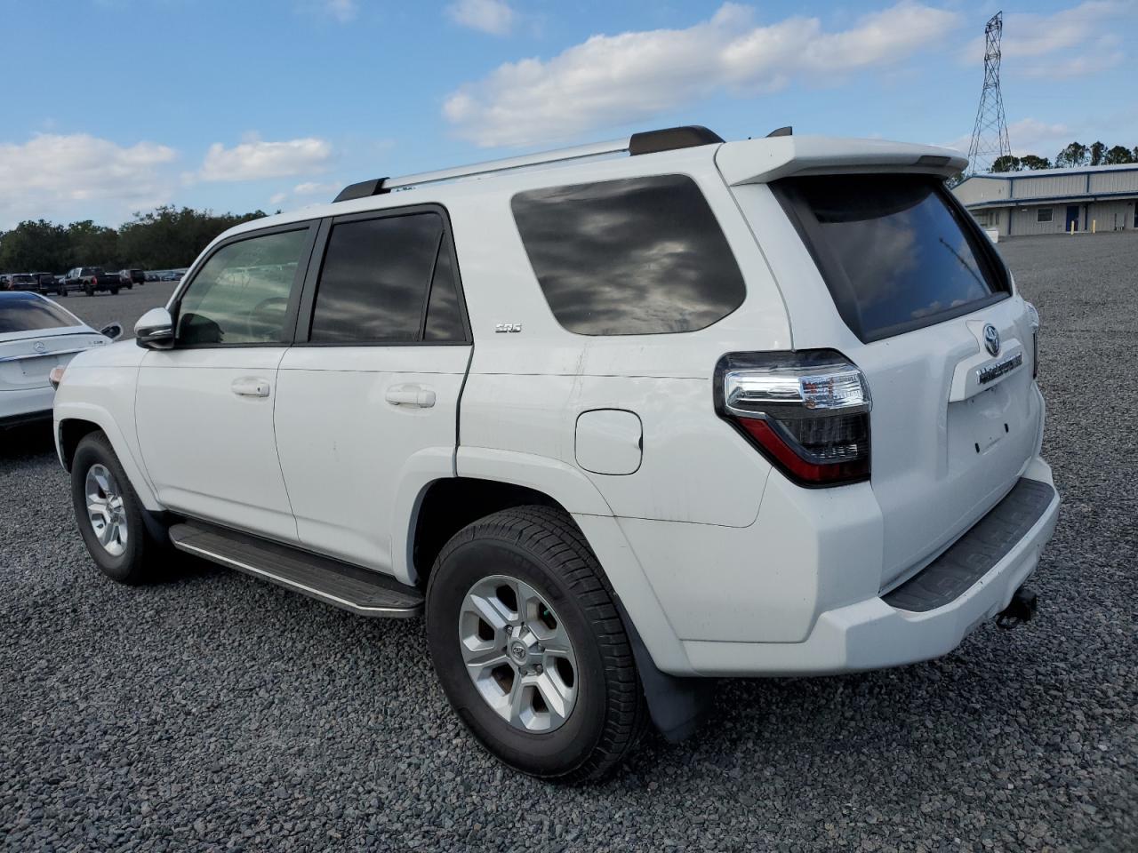 2019 TOYOTA 4RUNNER SR - Image 2