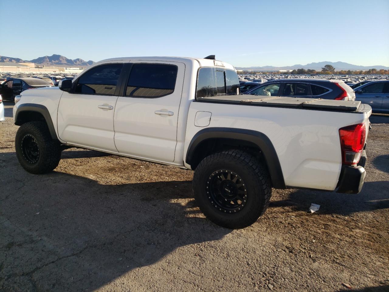 2017 TOYOTA TACOMA DOU - Фото 2