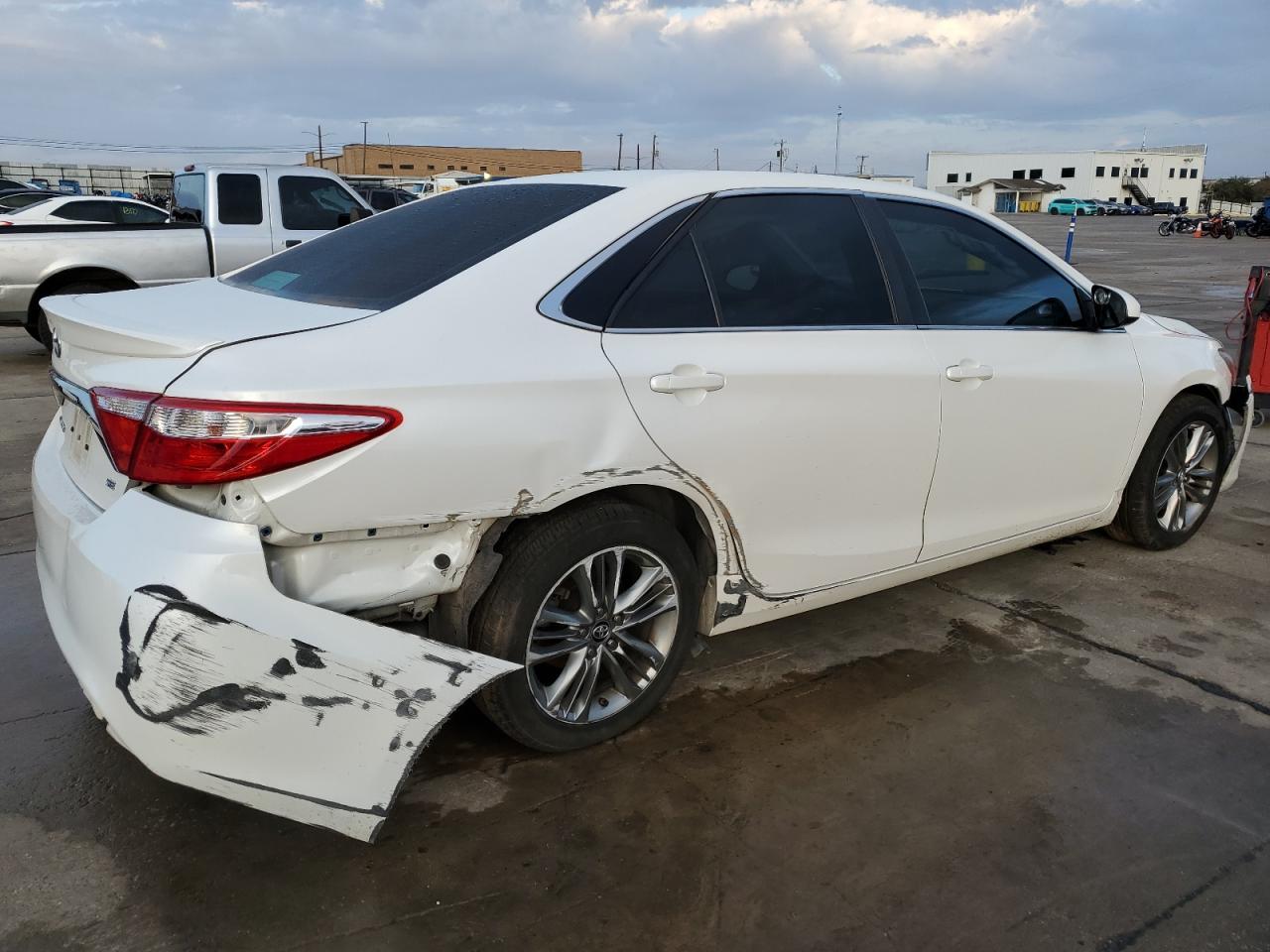 2017 TOYOTA CAMRY LE - Фото 3
