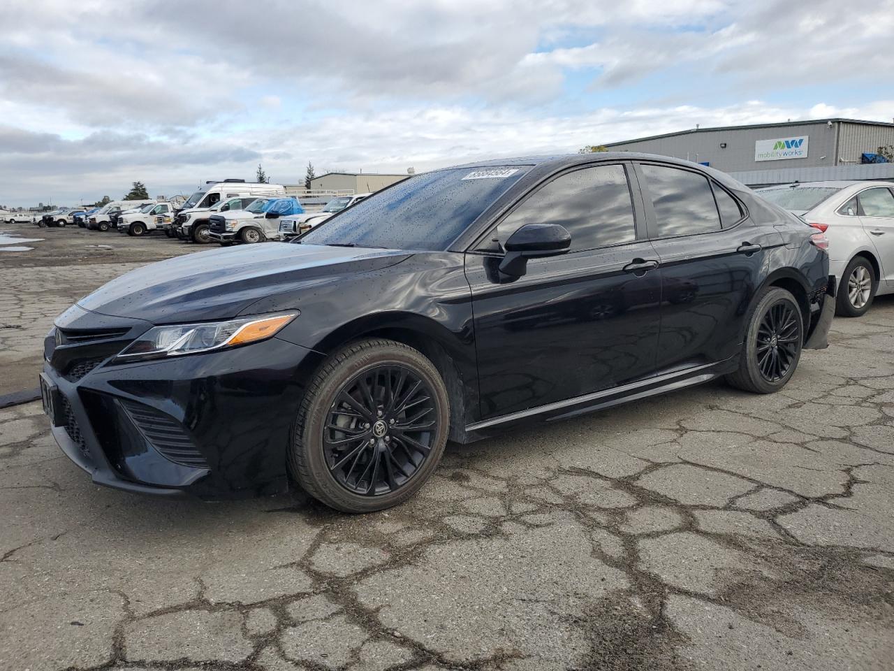 2020 TOYOTA CAMRY SE